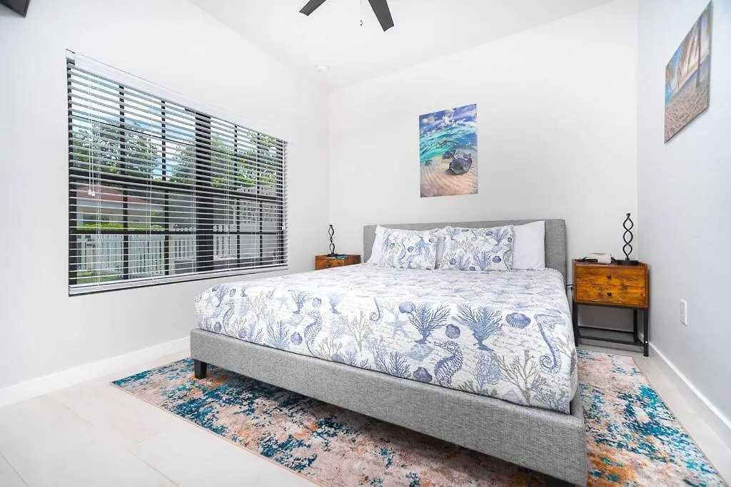 Апартаменты Portofino Gardens Unit # 10 West Bay